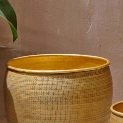 Tembesi Etched Planter 18cm Brass 10 Tembesi Etched Planter 18cm Brass -Verdant Haven Sales Store 98bb8d 69ebe95031af42669db9492a05d0e176 mv2